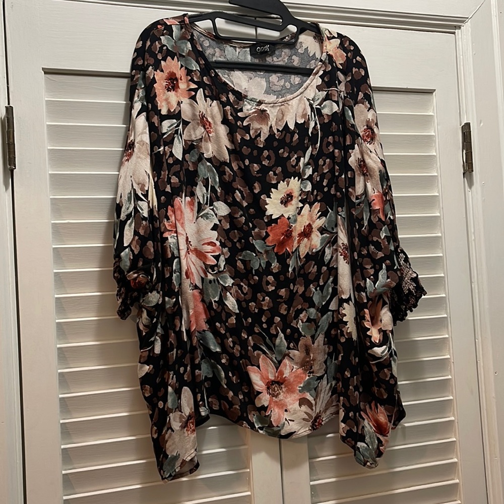 Oddy Floral Blouse